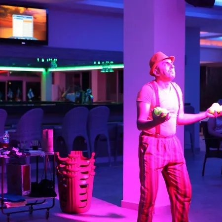 Catty Cats Garden 3* Сіде