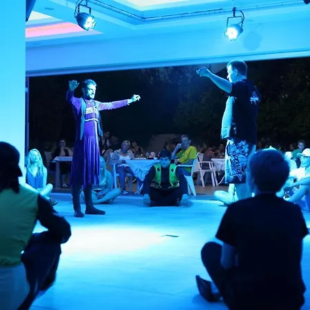 Апарт-готель Catty Cats Garden 3*