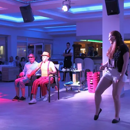 Апарт-готель Catty Cats Garden 3*