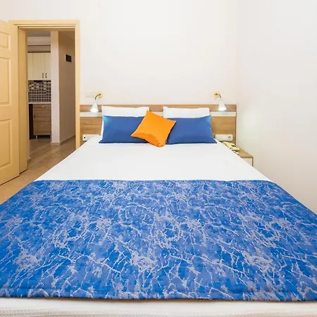 Catty Cats Garden Aparthotel 3*