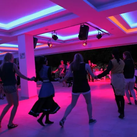 Catty Cats Garden アパートホテル シダ