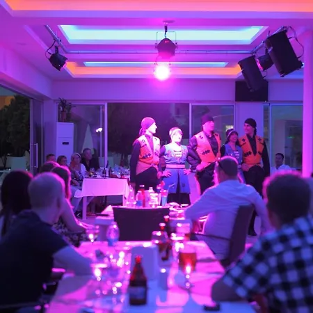 アパートホテル Catty Cats Garden シダ