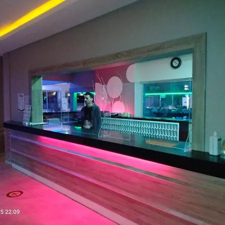 Catty Cats Garden Aparthotel 3*