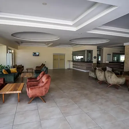 Catty Cats Garden Aparthotel 3*