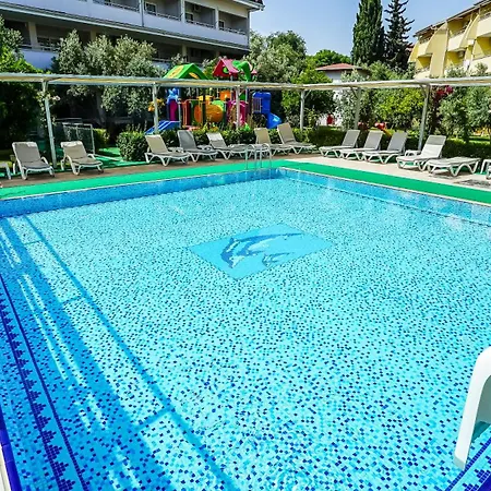 Catty Cats Garden Aparthotel