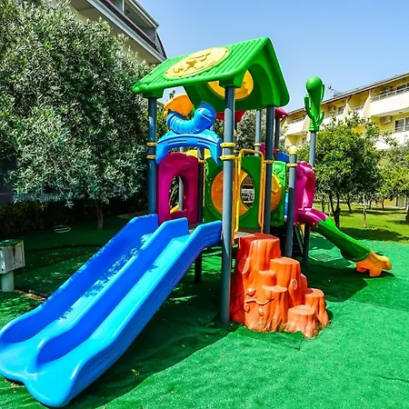 Catty Cats Garden Aparthotel 3*