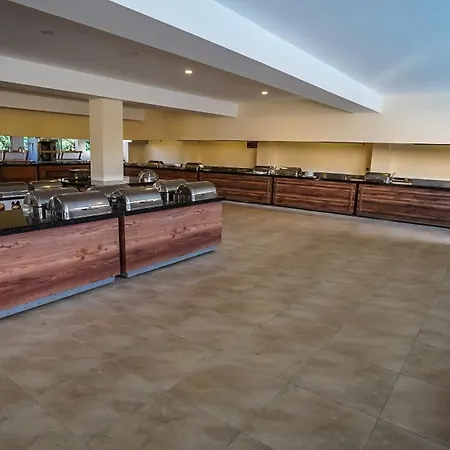 Catty Cats Garden Aparthotel 3*