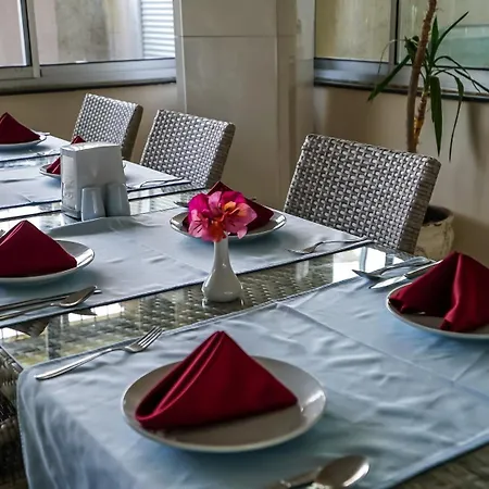 Catty Cats Garden Aparthotel 3*