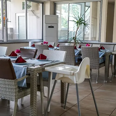 Aparthotel Catty Cats Garden 3*
