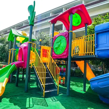 Catty Cats Garden Aparthotel 3*