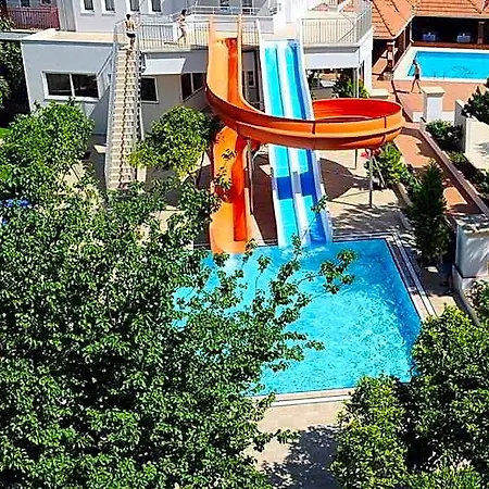 Lejlighedshotel Catty Cats Garden 3*