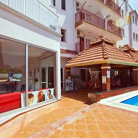 Catty Cats Garden Aparthotel