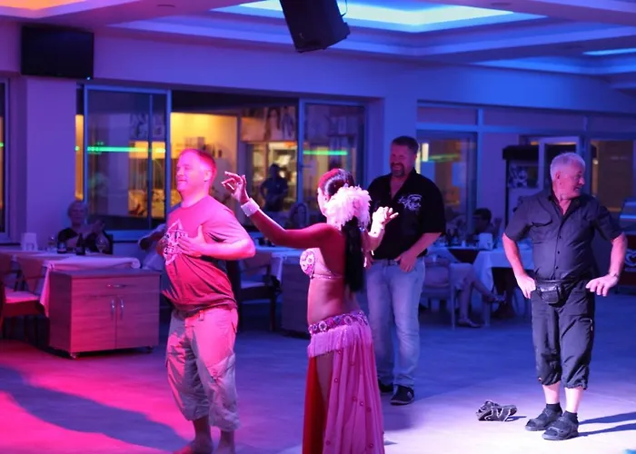 Catty Cats Garden 3* Side