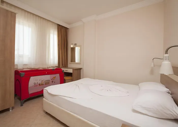 Catty Cats Garden Aparthotel 3*