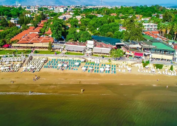 Catty Cats Garden Aparthotel