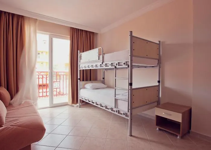 Catty Cats Garden 3*