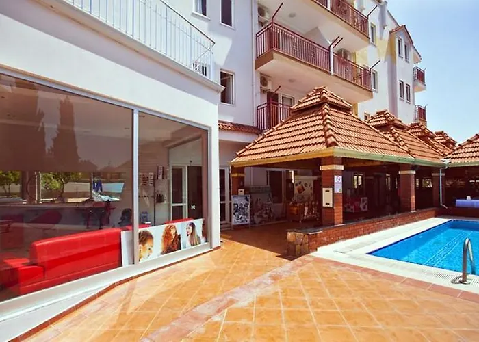 Catty Cats Garden Aparthotel