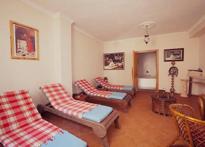 Catty Cats Garden Aparthotel Side