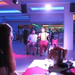 Catty Cats Garden סייד