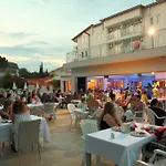 Catty Cats Garden מלון דירות 3*