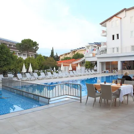 Apartahotel Catty Cats Garden 3*