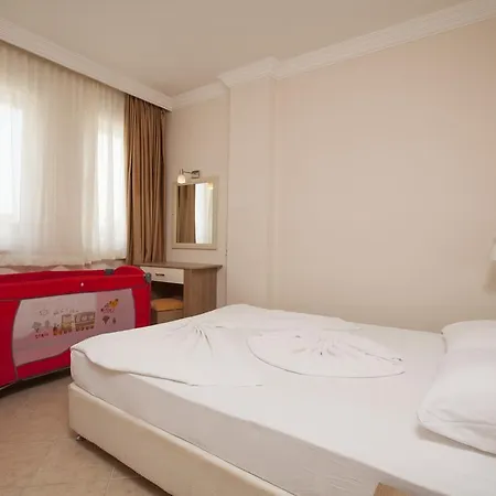 Catty Cats Garden Apartahotel 3*