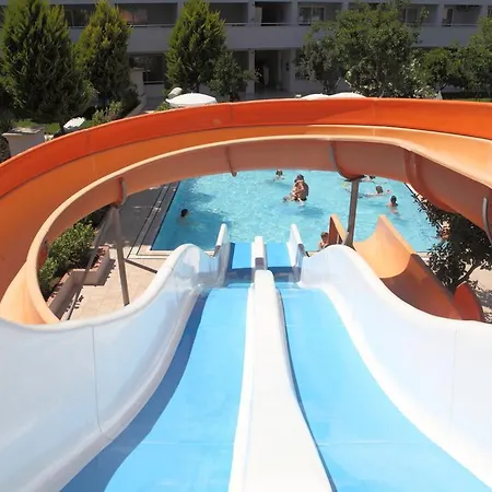 Catty Cats Garden Apartahotel 3*