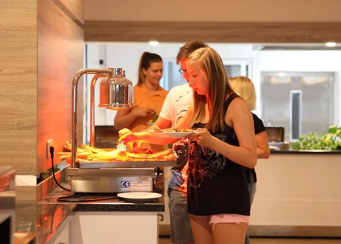 Catty Cats Garden 3*