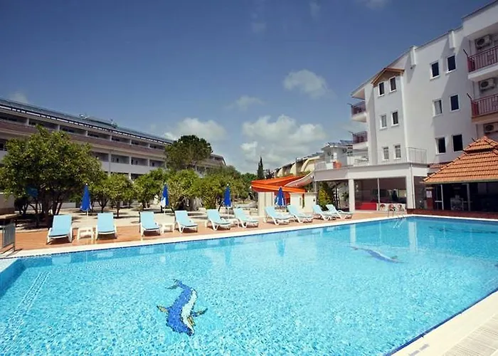 Catty Cats Garden 3*