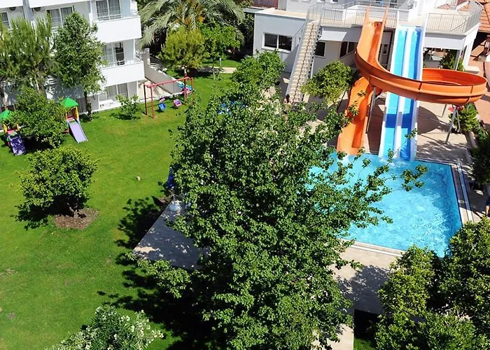 Catty Cats Garden 3*